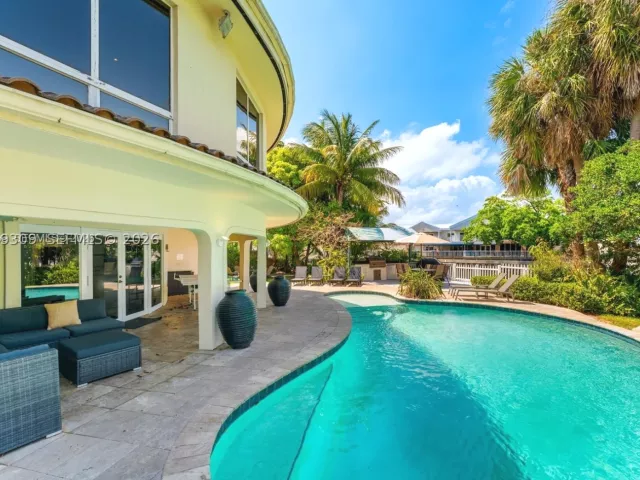 Продажа дома по адресу 1809 Coral Gardens Dr - фото 8868692