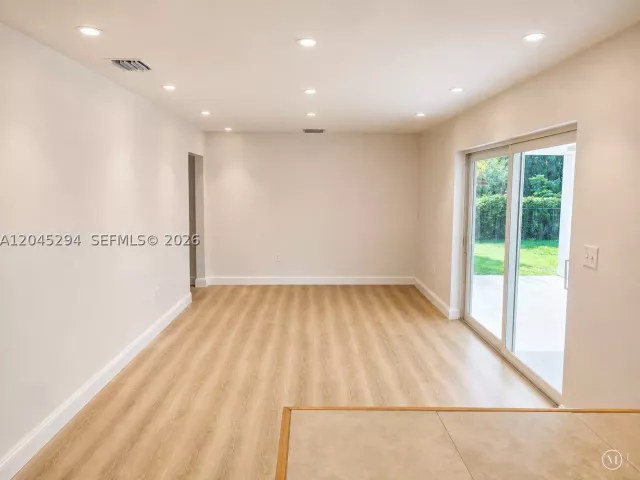 Продажа дома по адресу 10521 SW 125th St - фото 9265561