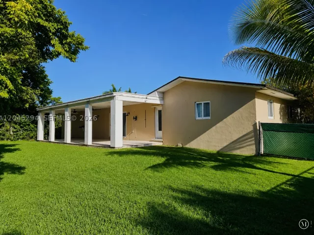Продажа дома по адресу 10521 SW 125th St - фото 9265580