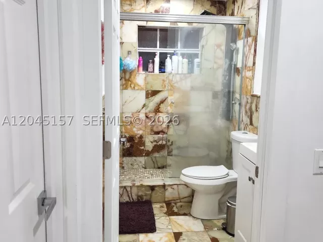 Продажа дома по адресу 8240 SW 38th St - фото 8929707