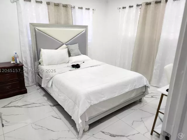 Продажа дома по адресу 8240 SW 38th St - фото 8929708