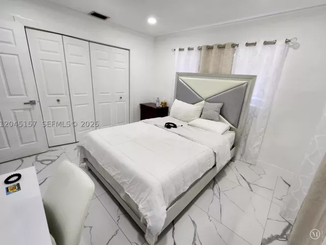 Продажа дома по адресу 8240 SW 38th St - фото 8929710