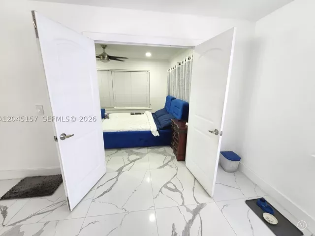 Продажа дома по адресу 8240 SW 38th St - фото 8929711