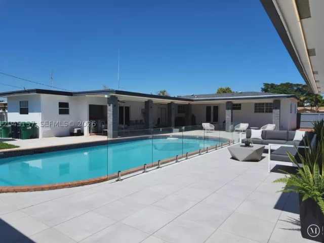 Продажа дома по адресу 8240 SW 38th St - фото 8929699