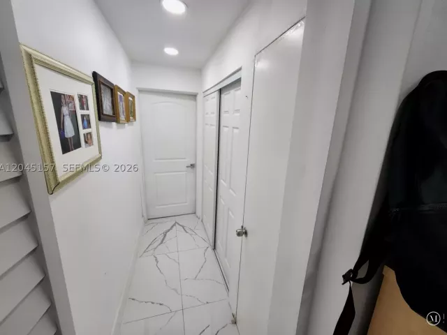 Продажа дома по адресу 8240 SW 38th St - фото 8929717