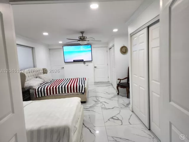 Продажа дома по адресу 8240 SW 38th St - фото 8929718