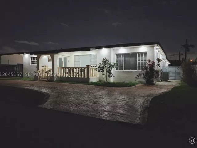 Продажа дома по адресу 8240 SW 38th St - фото 8929700