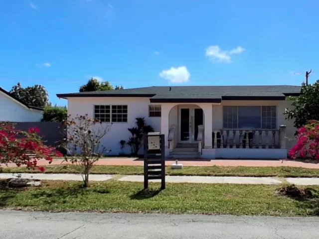 Продажа дома по адресу 8240 SW 38th St - фото 8929701