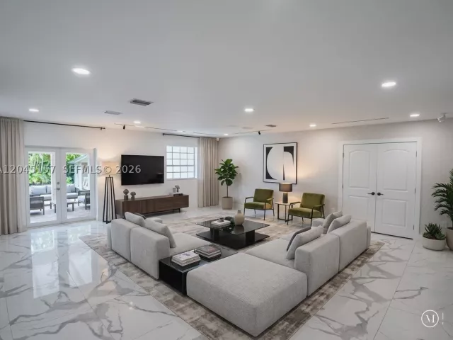Продажа дома по адресу 8240 SW 38th St - фото 8929702