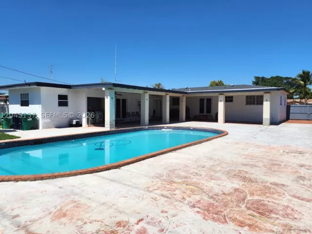 Продажа дома по адресу 8240 SW 38th St - фото 8929704