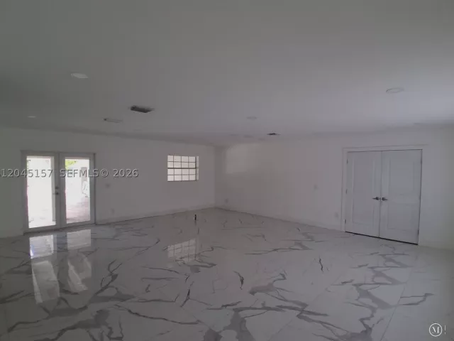 Продажа дома по адресу 8240 SW 38th St - фото 8929705