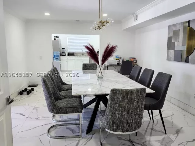 Продажа дома по адресу 8240 SW 38th St - фото 8929706