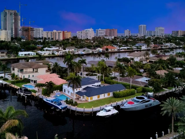 Продажа дома по адресу 2593 SE 9th Street - фото 8893075