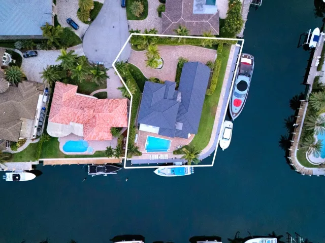 Продажа дома по адресу 2593 SE 9th Street - фото 8893076