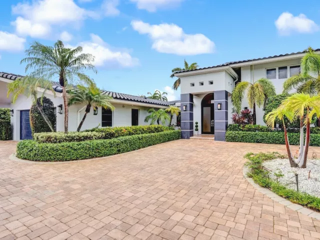 Продажа дома по адресу 2593 SE 9th Street - фото 8893079