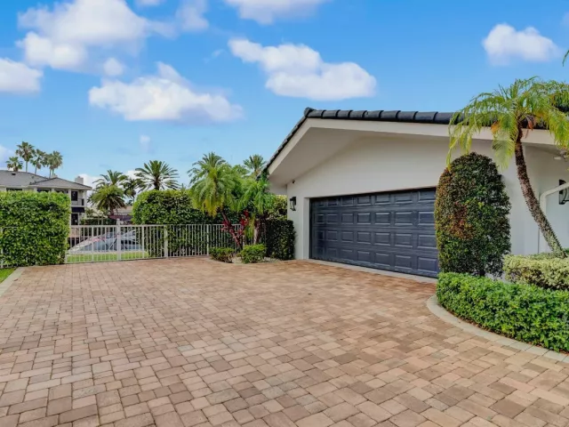 Продажа дома по адресу 2593 SE 9th Street - фото 8893080