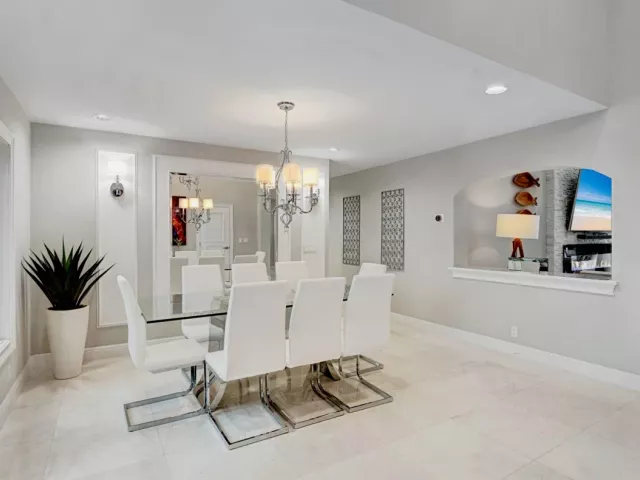Продажа дома по адресу 2593 SE 9th Street - фото 8893082
