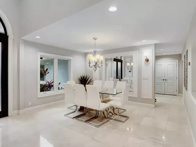 Продажа дома по адресу 2593 SE 9th Street - фото 8893083
