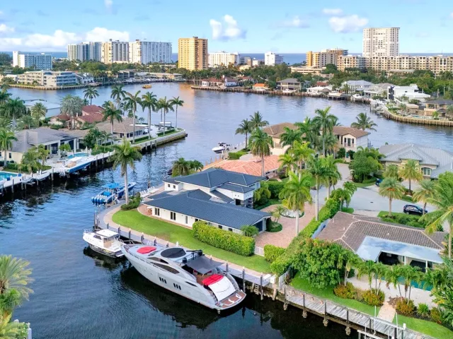 Продажа дома по адресу 2593 SE 9th Street - фото 8893066