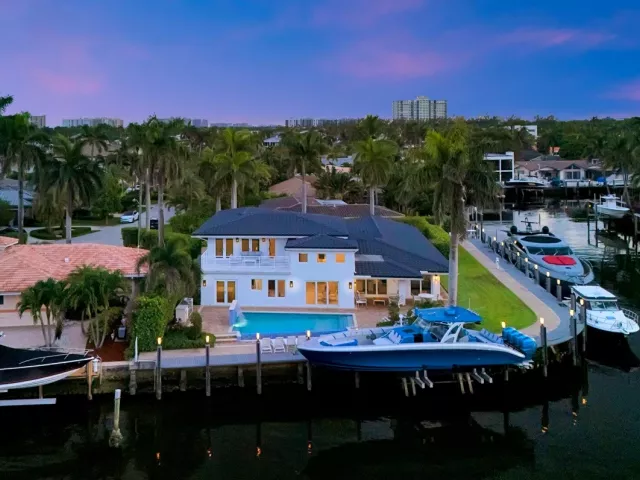 Продажа дома по адресу 2593 SE 9th Street - фото 8893067
