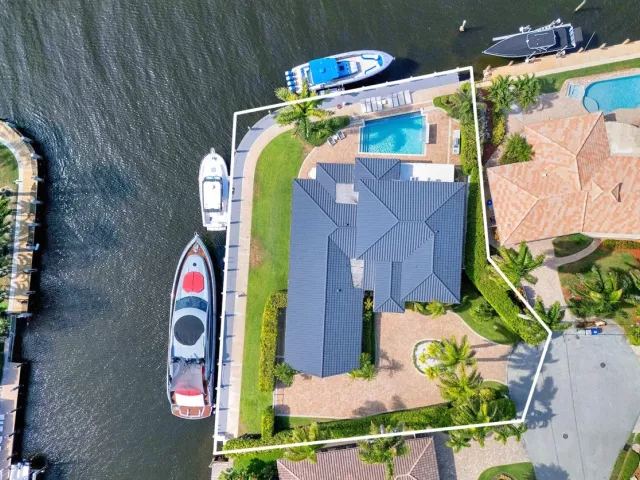 Продажа дома по адресу 2593 SE 9th Street - фото 8893070