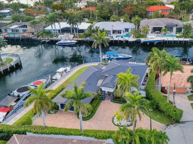 Продажа дома по адресу 2593 SE 9th Street - фото 8893071