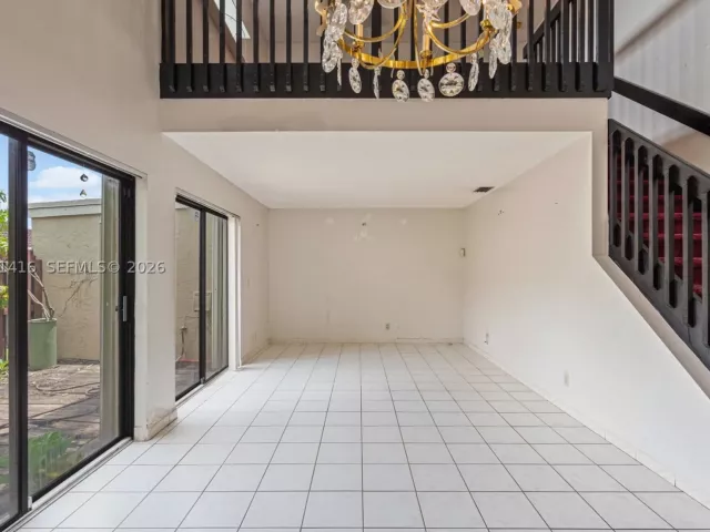 Продажа дома по адресу 6233 NW 170th Ter - фото 8869678