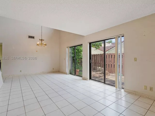 Продажа дома по адресу 6233 NW 170th Ter - фото 8869680