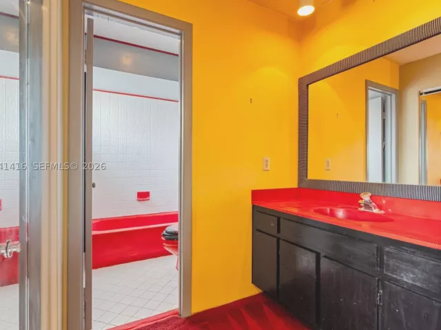 Продажа дома по адресу 6233 NW 170th Ter - фото 8869672