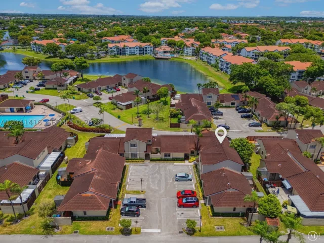 Продажа дома по адресу 6233 NW 170th Ter - фото 8869674