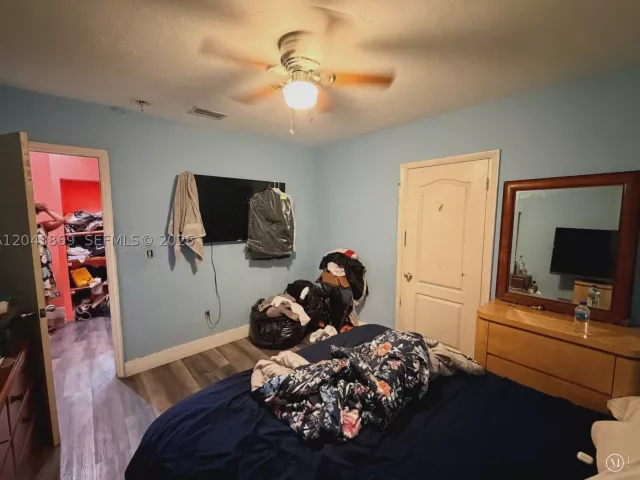 Продажа дома по адресу 13105 NW 12th Ave - фото 9347173