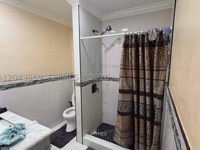 Продажа дома по адресу 13105 NW 12th Ave - фото 9347174