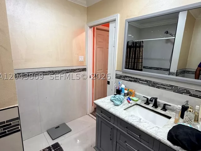 Продажа дома по адресу 13105 NW 12th Ave - фото 9347175