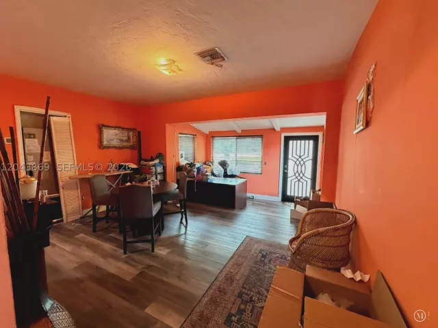 Продажа дома по адресу 13105 NW 12th Ave - фото 9347176