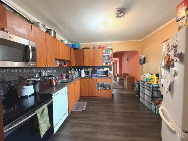 Продажа дома по адресу 13105 NW 12th Ave - фото 9347177