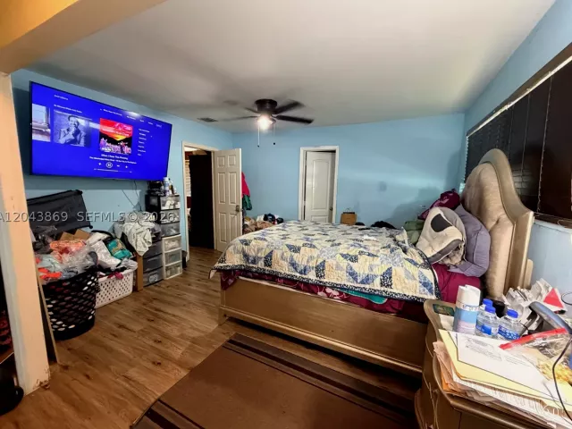 Продажа дома по адресу 13105 NW 12th Ave - фото 9347179