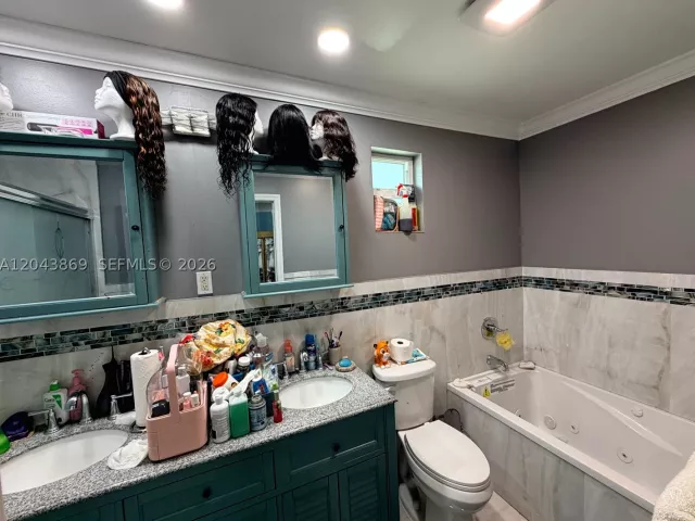 Продажа дома по адресу 13105 NW 12th Ave - фото 9347181