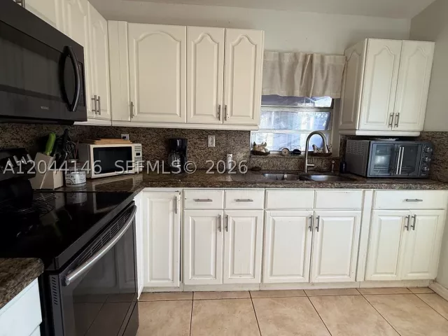 Продажа дома по адресу 15622 SW 142nd Ct - фото 8899482