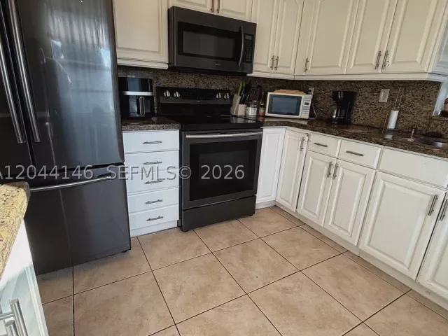 Продажа дома по адресу 15622 SW 142nd Ct - фото 8899483