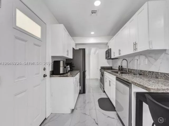 Продажа дома по адресу 2730 NE 16th ave - фото 8899417