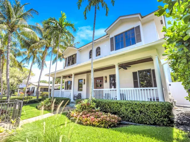 Продажа дома по адресу 1958 Harbourview Drive - фото 8920851