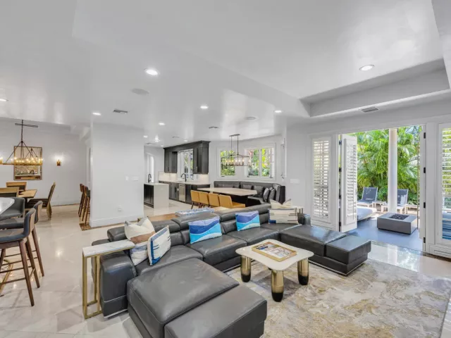 Продажа дома по адресу 1958 Harbourview Drive - фото 8920854