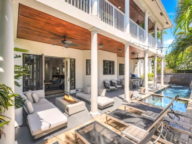 Продажа дома по адресу 1958 Harbourview Drive - фото 8920856