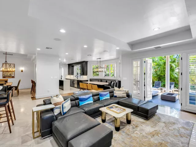 Продажа дома по адресу 1958 Harbourview Drive - фото 8920846