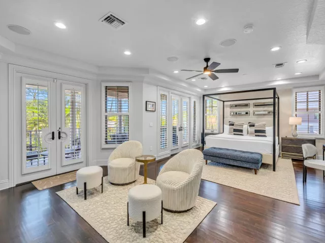 Продажа дома по адресу 1958 Harbourview Drive - фото 8920848