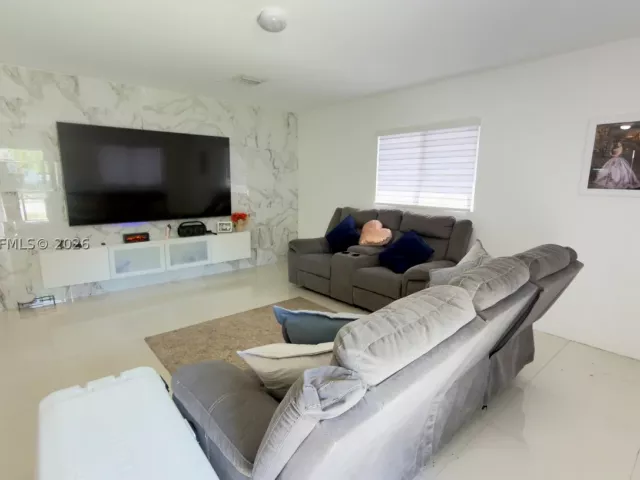 Продажа дома по адресу 920 NW 65th St - фото 8877617