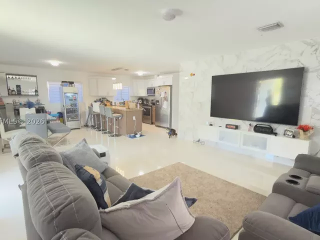 Продажа дома по адресу 920 NW 65th St - фото 8877618