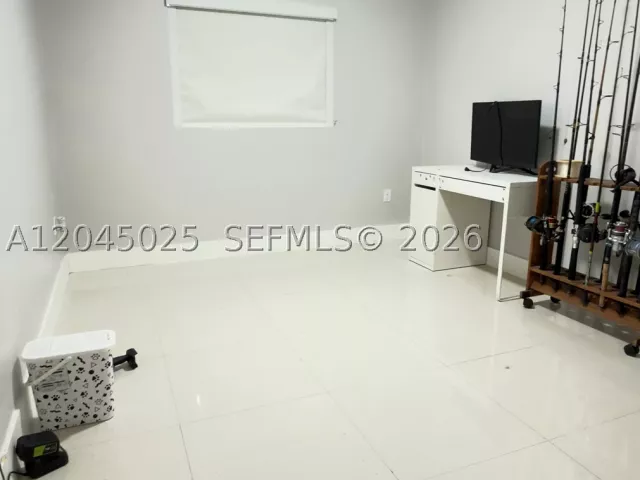 Продажа дома по адресу 920 NW 65th St - фото 8877619