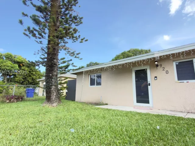 Продажа дома по адресу 920 NW 65th St - фото 8877610