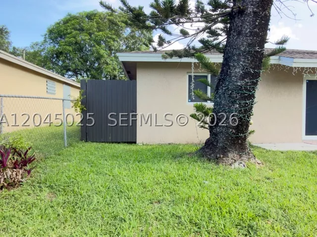 Продажа дома по адресу 920 NW 65th St - фото 8877611